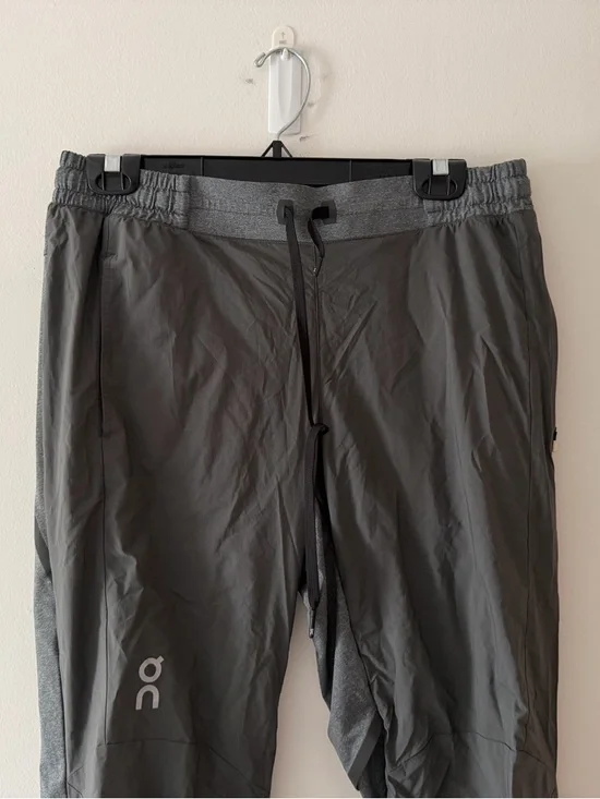 On Running Men’s Running Pants in Eclipse/Lead Size Medium Vented Track Pant - Picture 4 of 16